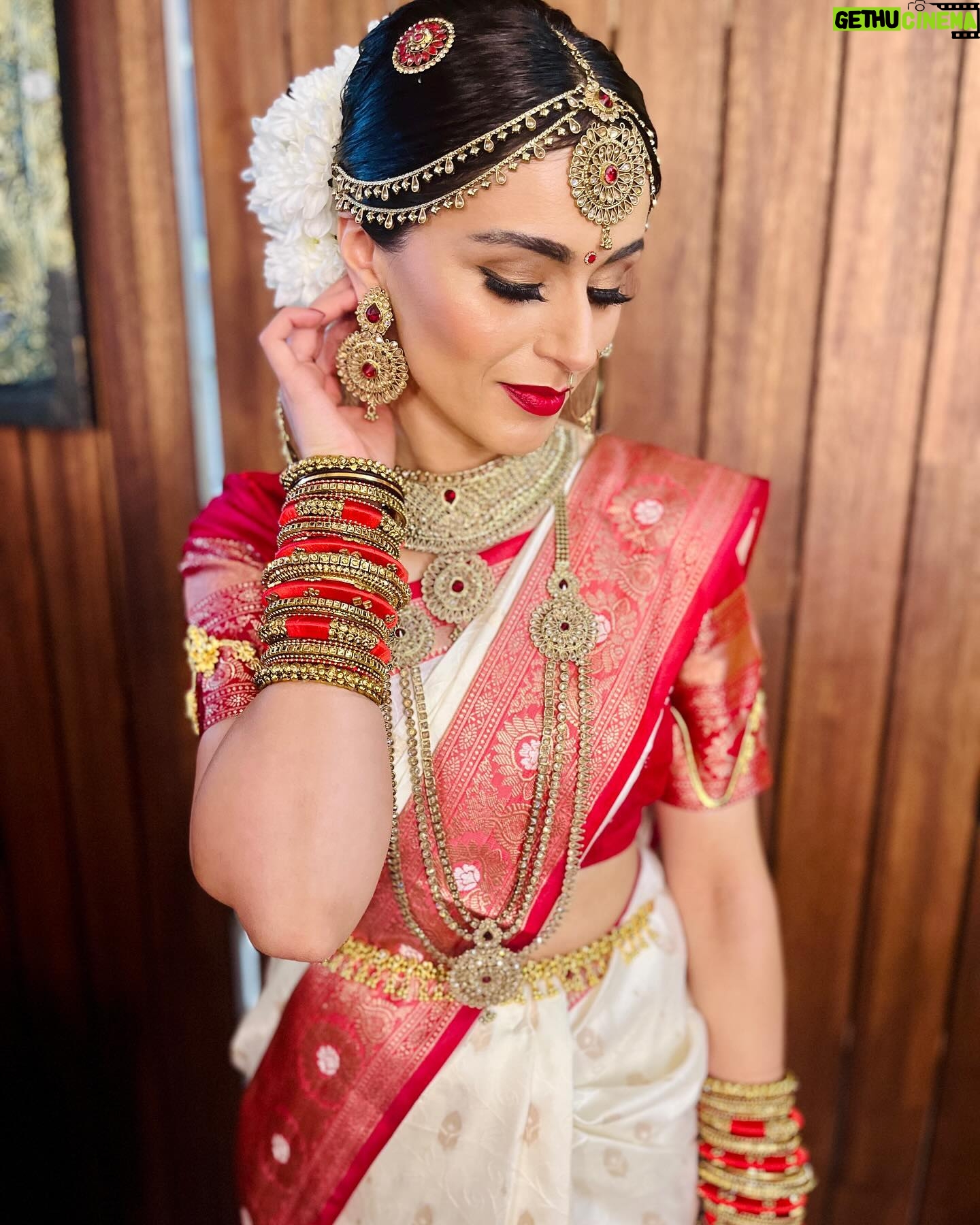 Bhavna Limbachia - 3 Likes - ā„ļøšš½š§æ
Obligatory Indian pics
@shweta_simplicity_beauty
.
.
.
.
#tamilbride #tamil #gujarati #gujaratibride #blessing #tamilblessing #mauritius