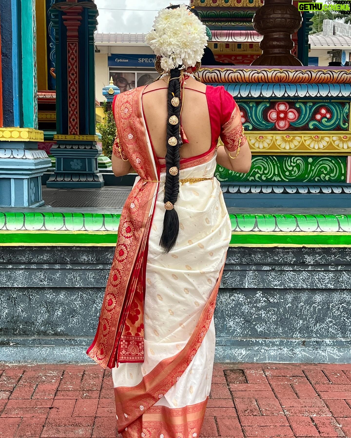 Bhavna Limbachia - 3 Likes - ā„ļøšš½š§æ
Obligatory Indian pics
@shweta_simplicity_beauty
.
.
.
.
#tamilbride #tamil #gujarati #gujaratibride #blessing #tamilblessing #mauritius