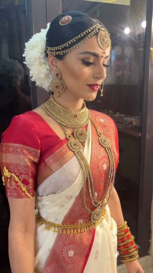 Bhavna Limbachia Instagram - ♥️🙏🏽🧿 
Make Up - by me 
Hair -  @shweta_simplicity_beauty 
Saree dressing -  @shweta_simplicity_beauty & team
Saree - @jethatulsidas 
(All fully paid- not an ad)
Just wanted to show my appreciation for such a beautiful and tranquil salon. Shweta and her team are so welcoming. Highly recommend!
#tamilbride #tamil #gujarati #gujaratibride #blessing #tamilblessing #mauritius