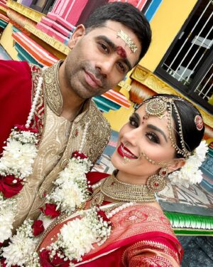 Bhavna Limbachia Instagram - 9.02.24 Finally had our Tamil wedding blessing in Mauritius 🙏🏽♥️🧿
.
.
.
.
.
.
#tamil #gujarati #tamilwedding #tamilblessing #tamilbride #tamilgroom #mauritius #mauritiustemples🇲🇺 #temple #kovil