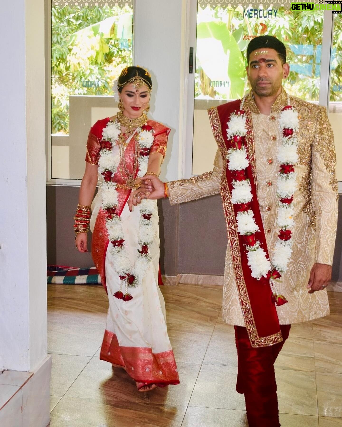 Bhavna Limbachia - 3 Likes - 9.02.24 Finally had our Tamil wedding blessing in Mauritius šš½ā„ļøš§æ
.
.
.
.
.
.
#tamil #gujarati #tamilwedding #tamilblessing #tamilbride #tamilgroom #mauritius #mauritiustemplesš²šŗ #temple #kovil