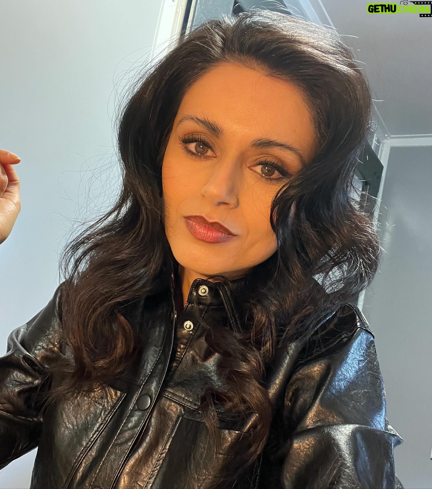 Bhavna Limbachia - 3 Likes - MEENA over and out for Christmas š¤
.
.
.
.
.
#brassic #comdey #sky