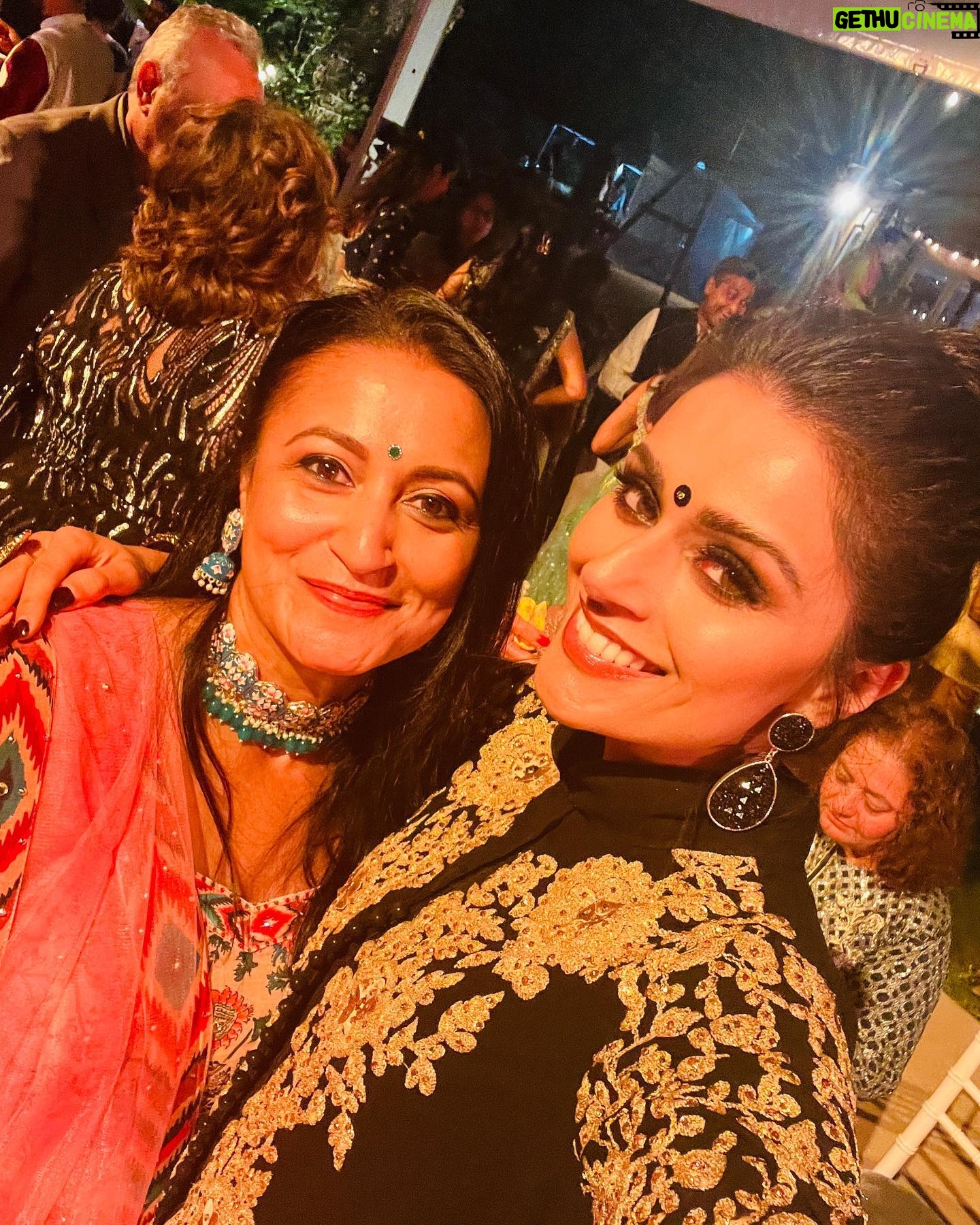 Bhavna Limbachia - 3 Likes - Family 💛
.
.
.
.
.
#family #wedding #limbachiafamily