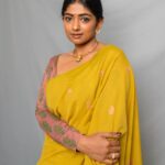 Bhoomi Shetty Instagram - •ಕಣ್ಸೆಳೆತ• . 🧿🧿 . Styling @_shilpa_hegde . Photographer @thema.rudrani . Jewellery @anu_manasa__actor . Hairstylist @k_e_e_r_t_h_i__0_5 . Makeup ಭೂMeee . . . . . . . . . . #alittlebrowngirl #bhoomishetty #biker #actor #kannadigaru #eyes #smile #instagram #jackie #puneethrajkumar #photooftheday #photography #outfit #saree #styleblogger