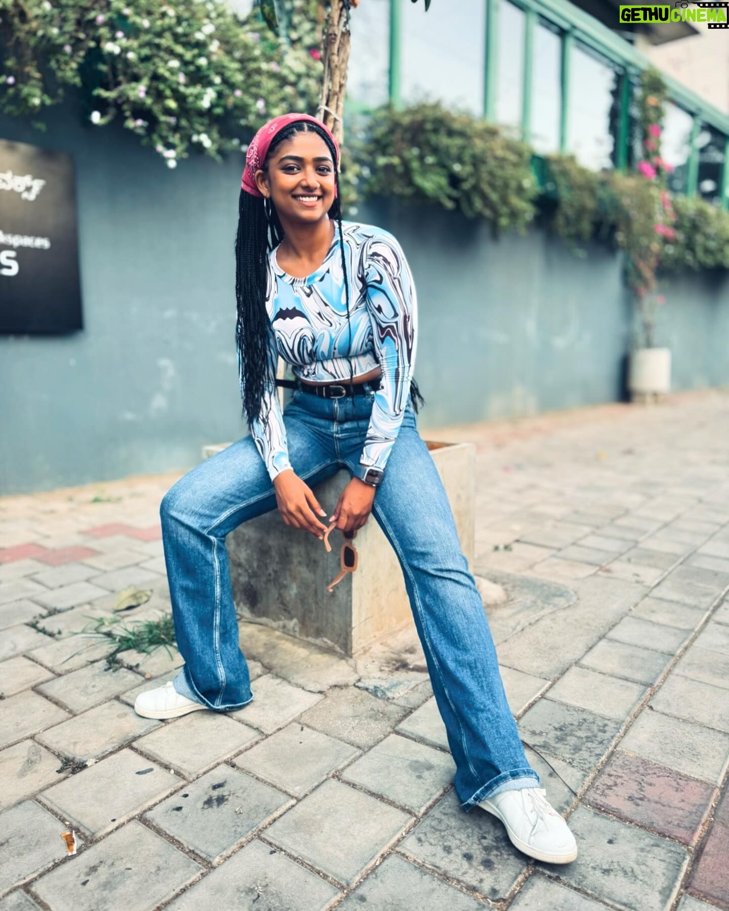Bhoomi Shetty Instagram - Dropping some from my fav series⭐️ . . . . Pictures @the_at_rist . . . . . . . . #alittlebrowngirl #bhoomishetty #braids #hairtransformation #gymmotivation #biker #smile #streetphotography #photoshoot #happiness #explorar #trendcreator #fun #bangalore