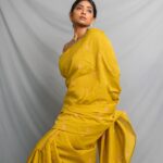 Bhoomi Shetty Instagram - •ಕಣ್ಸೆಳೆತ• . 🧿🧿 . Styling @_shilpa_hegde . Photographer @thema.rudrani . Jewellery @anu_manasa__actor . Hairstylist @k_e_e_r_t_h_i__0_5 . Makeup ಭೂMeee . . . . . . . . . . #alittlebrowngirl #bhoomishetty #biker #actor #kannadigaru #eyes #smile #instagram #jackie #puneethrajkumar #photooftheday #photography #outfit #saree #styleblogger