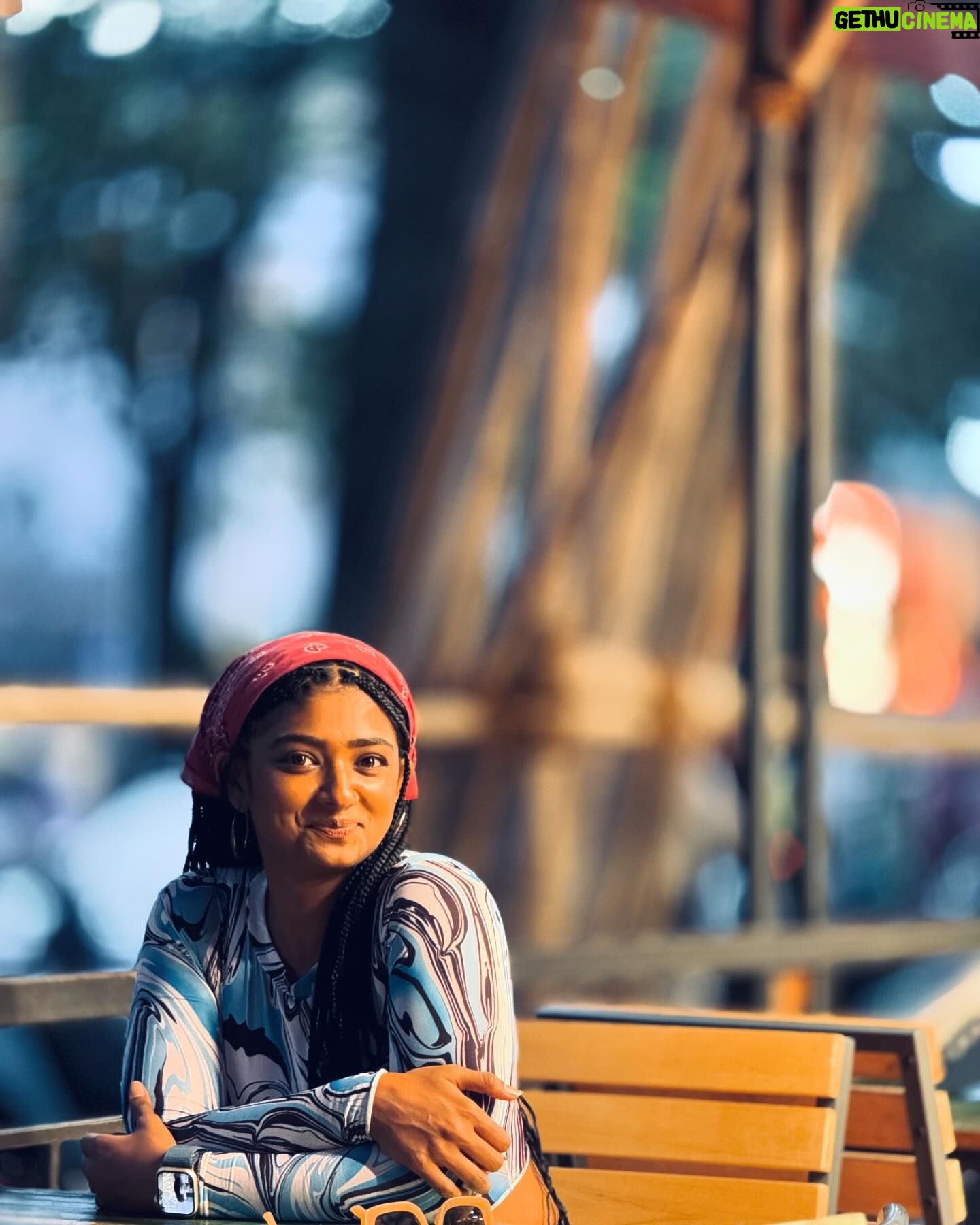 Bhoomi Shetty Instagram - Dropping some from my fav series⭐️ . . . . Pictures @the_at_rist . . . . . . . . #alittlebrowngirl #bhoomishetty #braids #hairtransformation #gymmotivation #biker #smile #streetphotography #photoshoot #happiness #explorar #trendcreator #fun #bangalore