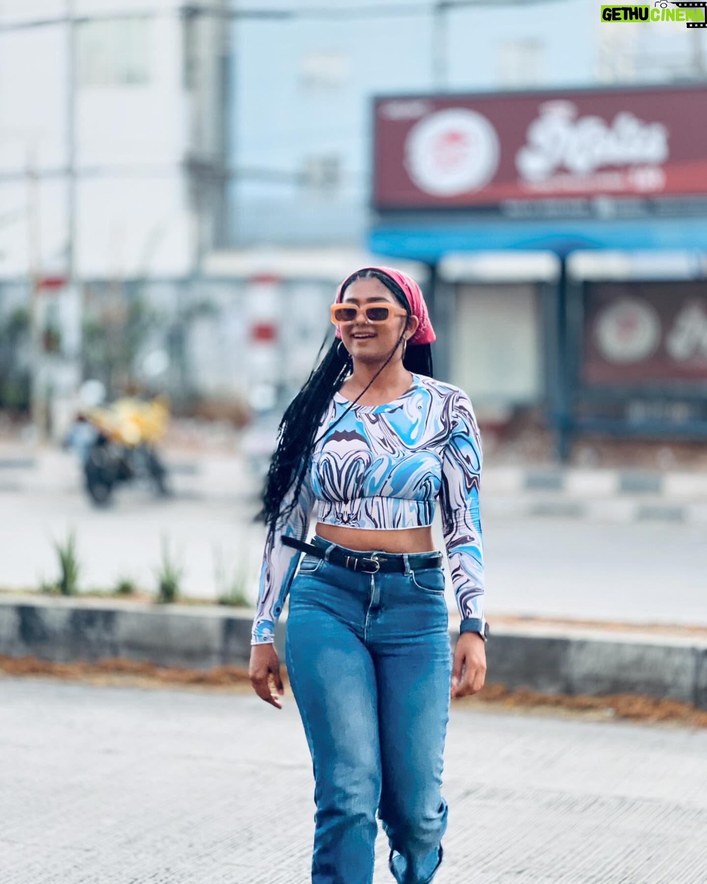 Bhoomi Shetty Instagram - Dropping some from my fav series⭐️ . . . . Pictures @the_at_rist . . . . . . . . #alittlebrowngirl #bhoomishetty #braids #hairtransformation #gymmotivation #biker #smile #streetphotography #photoshoot #happiness #explorar #trendcreator #fun #bangalore
