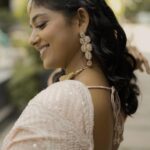 Bhoomi Shetty Instagram – ~ZAIRA~
 Blooming flower 🌼 
.
.
.
.
Cinematography@kaushik_yadavv 
Styling @beingstyl 
Ast Styling @whyduggsss 
MUAH @beautyrush_by_avantika 
Outfit @samyakkclothing 
Location @thesodafactoryblr 
.
.
.
.
.
.
.
.
.
.
.
.
#alittlebrowngirl #bhoomishetty #actress #videoshoot #saree #flowers #smile #explorepage #styleinspo #loveislove #girl #drawthisinyourstyle #reels #trendingreels #heeramandi