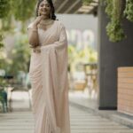 Bhoomi Shetty Instagram – अजब तेरी है ऐ महबूब सूरत 
नज़र से गिर गए सब ख़ूबसूरत ||
.
.
.
Photography @kaushik_yadavv 
Styling @beingstyl 
Ast Styling @whyduggsss 
MUA @beautyrush_by_avantika 
Outfit @samyakkclothing 
Location partner @thesodafactoryblr 
.
.
.
.
.
.
.
.
.
#alittlebrowngirl #bhoomishetty #actress #photooftheday #saree #indianwear #styleinspo #makeuplover #explore #photography #indianjewellery #instagram #photoshoot #smile #ghazal
