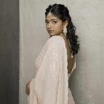 Bhoomi Shetty Instagram – अजब तेरी है ऐ महबूब सूरत 
नज़र से गिर गए सब ख़ूबसूरत ||
.
.
.
Photography @kaushik_yadavv 
Styling @beingstyl 
Ast Styling @whyduggsss 
MUA @beautyrush_by_avantika 
Outfit @samyakkclothing 
Location partner @thesodafactoryblr 
.
.
.
.
.
.
.
.
.
#alittlebrowngirl #bhoomishetty #actress #photooftheday #saree #indianwear #styleinspo #makeuplover #explore #photography #indianjewellery #instagram #photoshoot #smile #ghazal