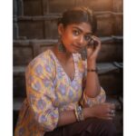 Bhoomi Shetty Instagram – I smile because I’ve no idea what’s going on🤪
.
My real expression is in the last pic after receiving tons of pictures from @balajimanoharphotography ❤️
.
.
Top @silayibazi
Jewellery @deeluxesoul_
.
.
.
.
#alittlebrowngirl #bhoomishetty #photooftheday #bangalore #streetphotography #balajimanohar
