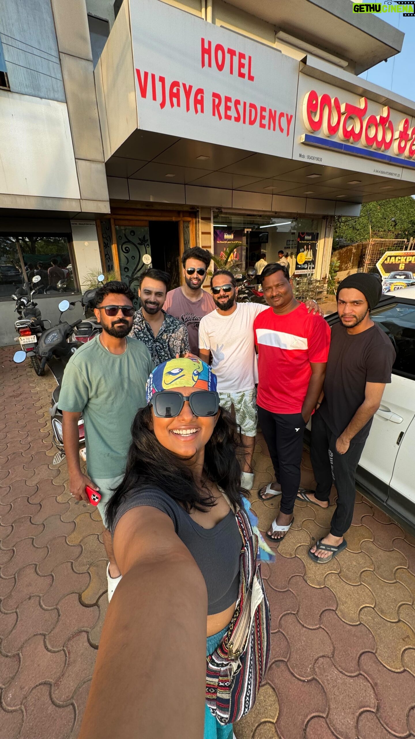 Bhoomi Shetty Instagram - Do more of what makes you happy: Travel🌟 . . . . . . . . #alittlebrowngirl #bhoomishetty #actor #director #biker #travel #friends #roadtrip #kundapura #udupi #coastal