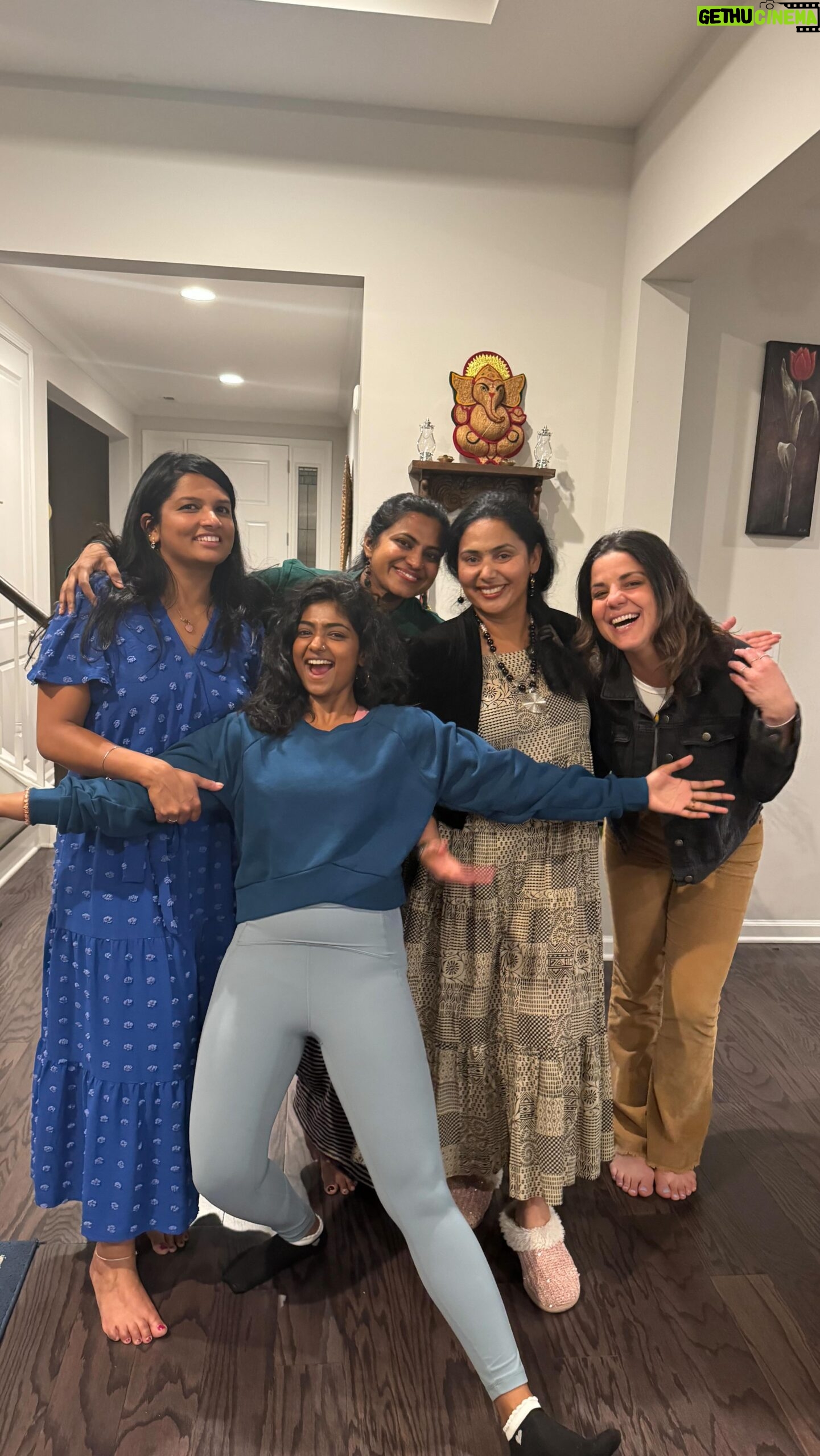 Bhoomi Shetty Instagram - Groovin’ with these beautiful ladies in Charlotte ❤️🧿 . . . . . . . . . . . . . . #alittlebrowngirl #bhoomishetty #america #dance #hindisongs #viralvideos #girl #ladies #charlotte #india #instagram