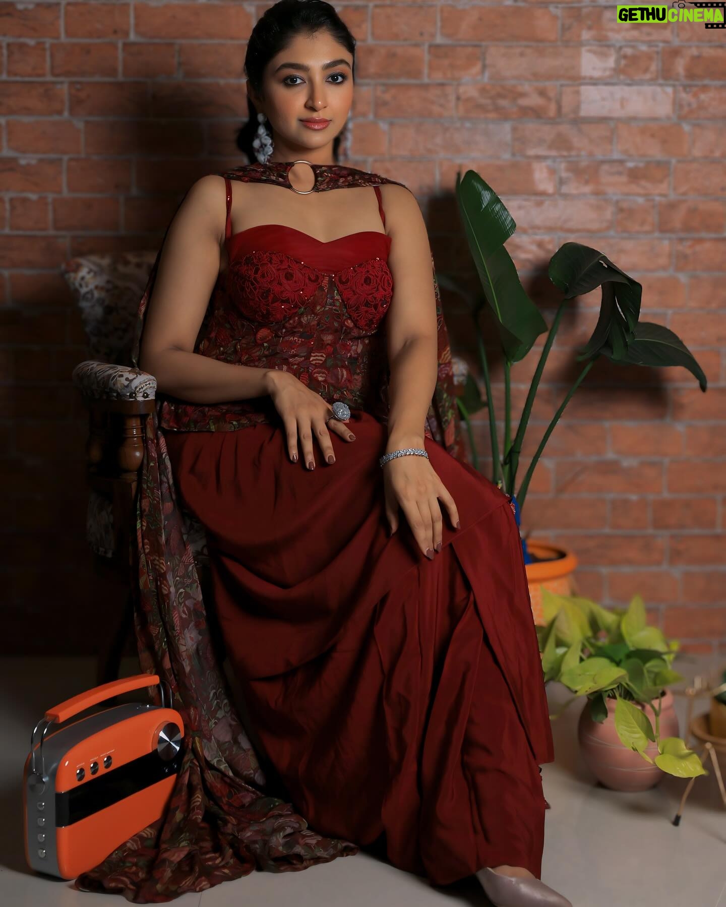 Bhoomi Trivedi Instagram - 🥀 Stylist :- @styledbysujata Style Team :- @ashwinishajigeorge13 Outfit:- @tyoharofficial Jewellery:- Earrings and bracelet: @vanijewels_byvaidehi Ring : @chotteylalsons 📸 @Dheeraj_dewittz