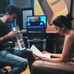 Bhoomi Trivedi Instagram – I’m still trying to crack the lense Sir has been using  to see the world of music , polarised ain’t working here for me😅  With  The Maestro @salimmerchant 🙏✨ 
 #Music #Life