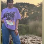 Bhoomi Trivedi Instagram – Lazying around & how.. early shaam wali nap aur baagiche mein kullad ki cutting chaay , chaaron taraf sirf panchhiyon ki chehek , mitti ki bheeni khushboo ✨ 
📸 my love @noopurdave20 😘❤️😋🫠