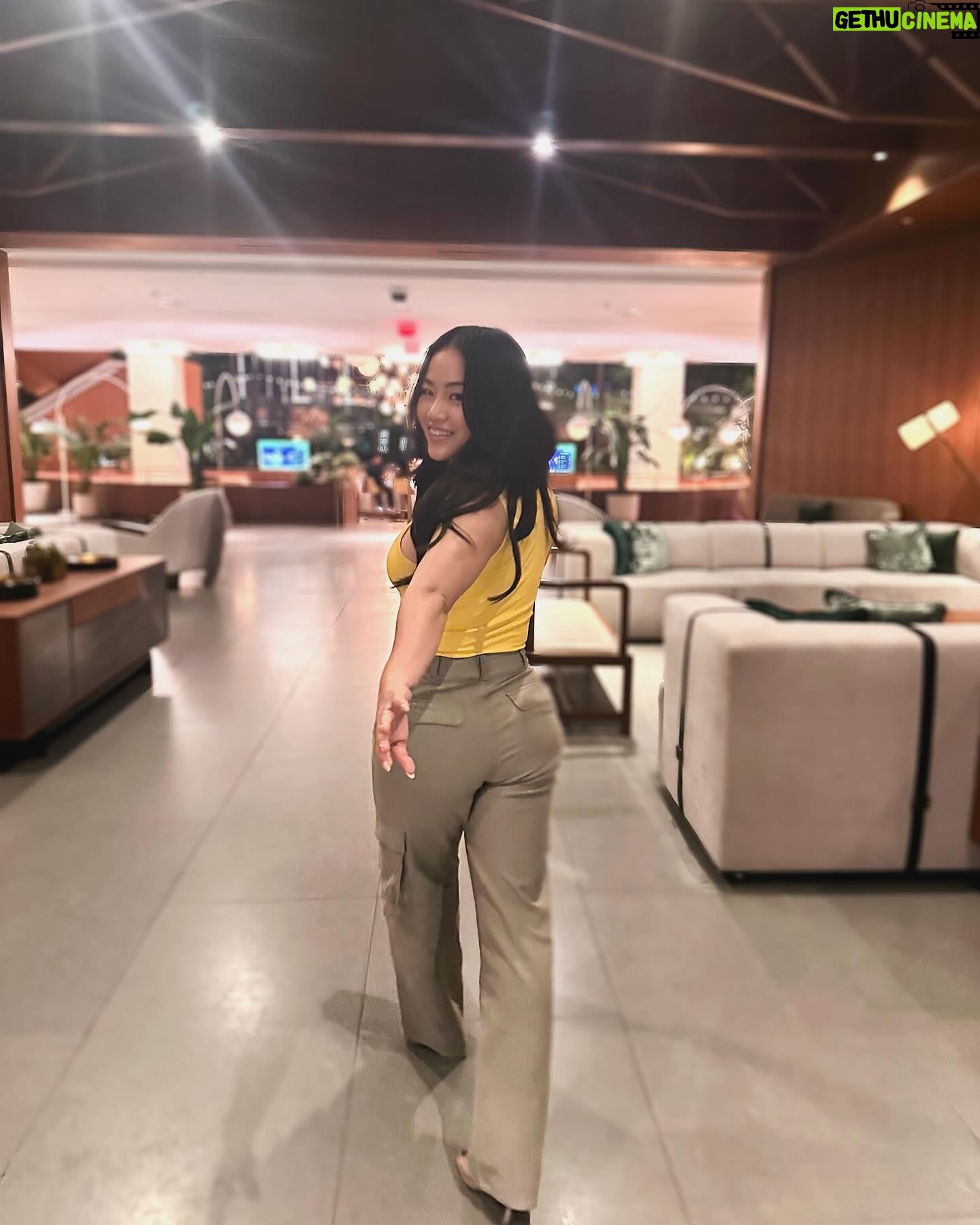 Bi Nguyen - 4.2K Likes -
