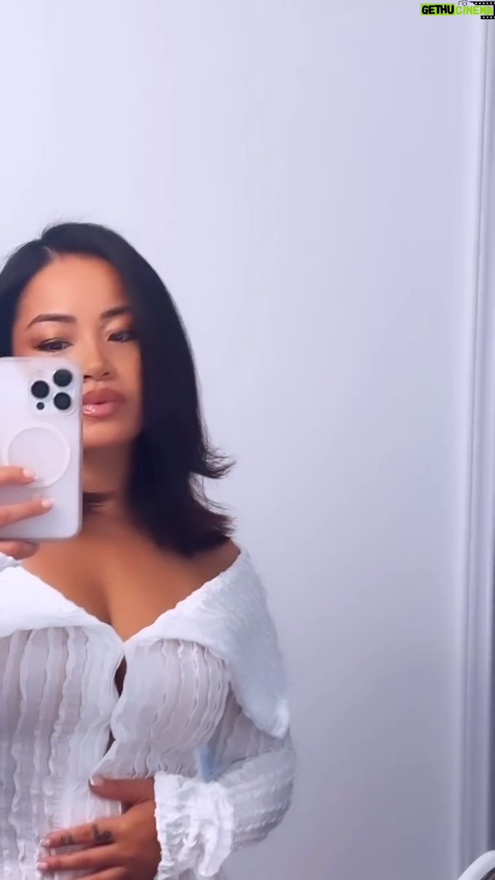 Bi Nguyen - 4.2K Likes - 🤍