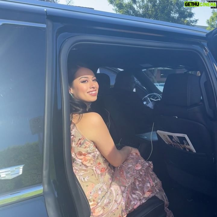Bianca A. Santos Instagram - P R O U D of @ambermidthunder. What an incredible journey you’ve had so far. This film is about a young, determined, indigenous woman that against the odds and expectations, believes fiercely in herself. I couldn’t think of a better person to embody Naru. You’re an inspiration and a badass, I’m so lucky to call you a sister and friend @ambermidthunder. Watch #Prey @predator on #Hulu