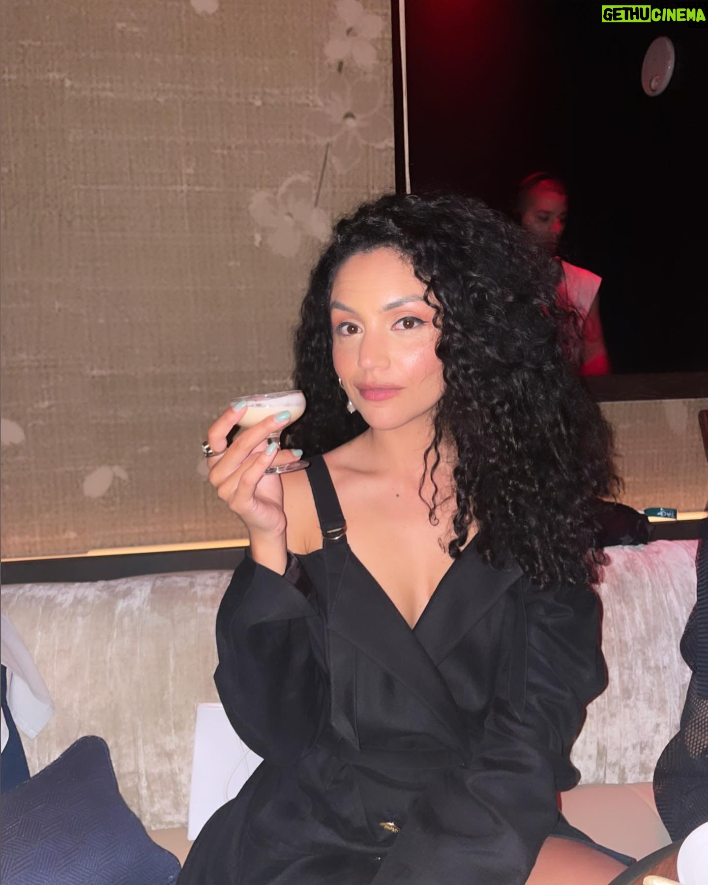 Bianca A. Santos Instagram - I checked the odds and I placed my bet 🍤 @venetianvegas
