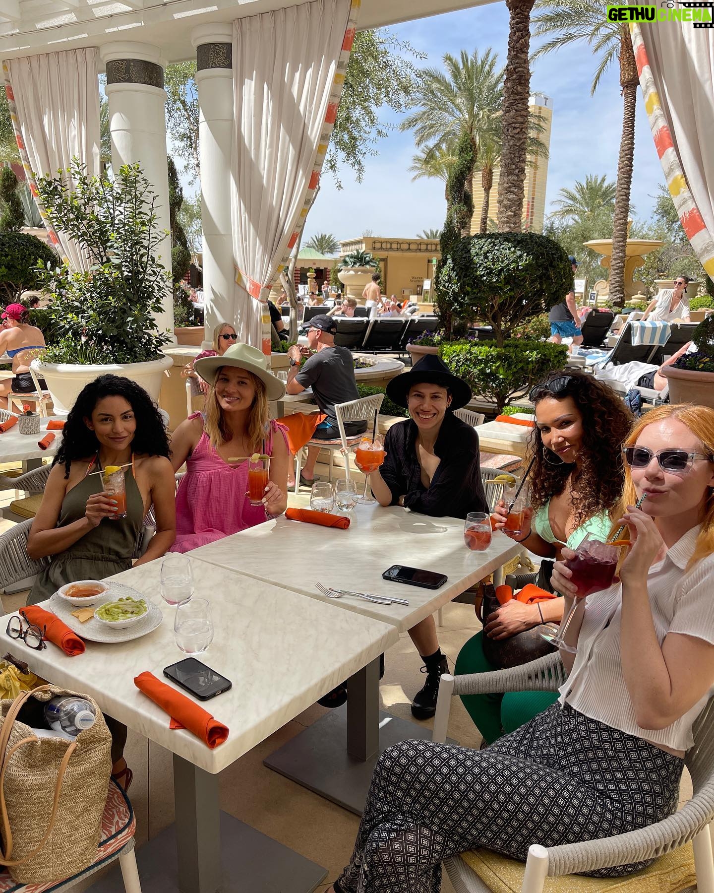 Bianca A. Santos Instagram - I checked the odds and I placed my bet 🍤 @venetianvegas