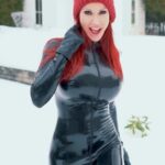 Bianca Beauchamp Instagram - Is latex hot or cold? Bianca answers while playing in the snow! #happy #fun #funny #funfact #latex
