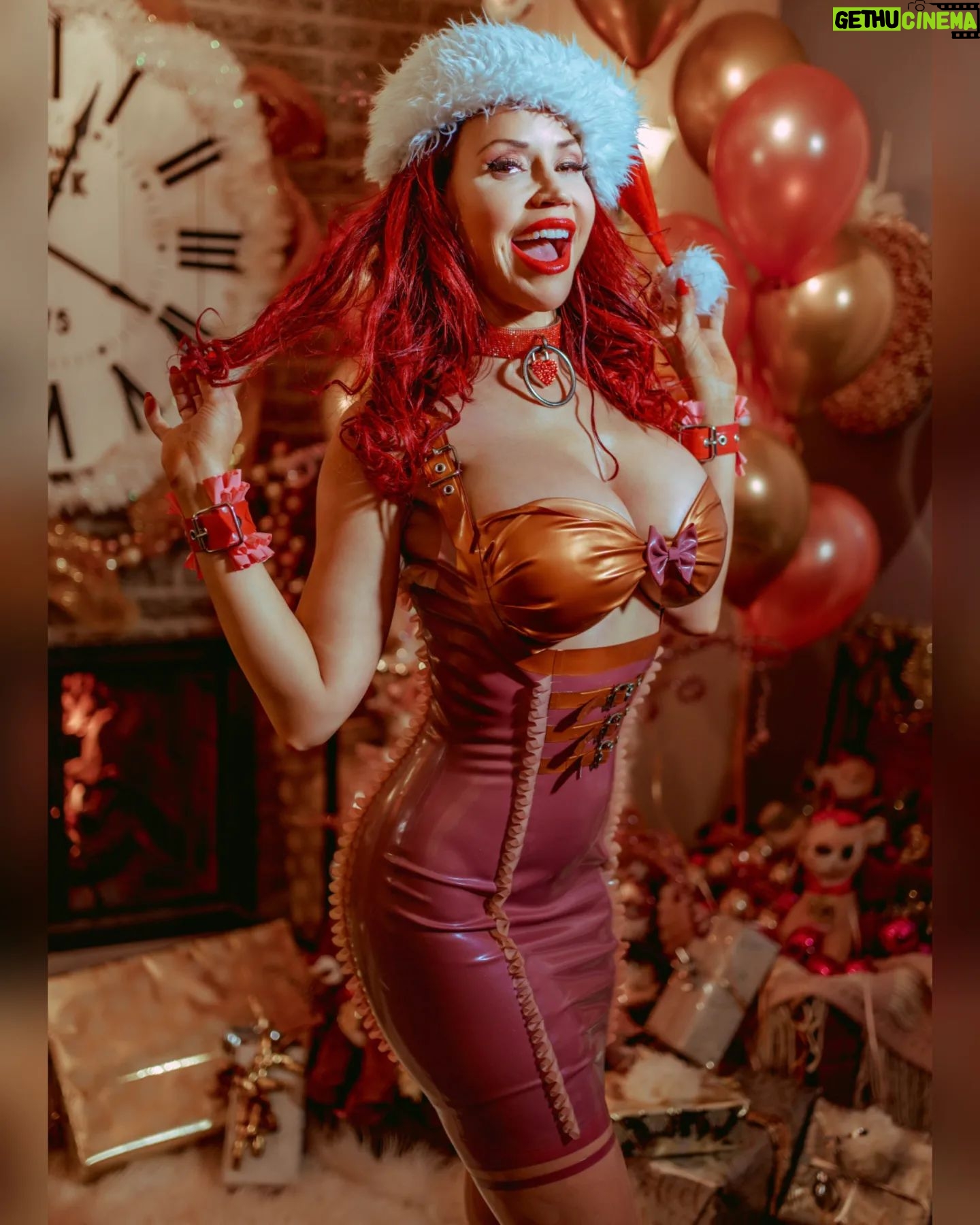 Bianca Beauchamp Instagram - Christmas is getting closer! Hope you are planning celebrations with your loved ones! ♥