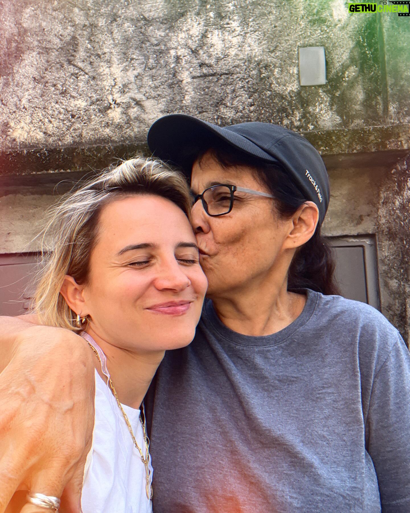 Bianca Comparato Instagram - uma diretora dessas bicho…. @daniela_thomas_ to amando trabalhar com você. logo mais novidades do projeto que estamos fazendo juntas…