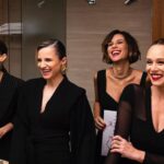 Bianca Comparato Instagram - Acho que amizade é isso. Que honra fazer parte do #powertripsummit2024 da Marie Claire. O maior encontro de lideranças feminias do Brasil. Uma revista que desde 1937 na França tem como mote dar voz as mulheres. Obrigada @mariaritaalonso e @dtofoli . E toda equipe do evento. Obrigada por proporcionar dias inspiradores. Me sinto energizada para o resto ano. Pude trocar com mulheres poderosas e influentes de várias areas. Obrigada @rafaellacaniello e @neriage_ por nos proporcionar roupas que nos fazem sentir tão plenas em nossos corpos. Um movimento muito bonito no comportamento feminino hoje é buscar uma rede de apoio nas amizades, em qualquer momento da vida. Não sei que seria de mim sem as minhas amizades. Essa rede de união tem uma força imensa. Casar e ter filho já não é o sonho de todes, e para seguir a vida se sentindo pertencendo a uma rede, as amizades ganham uma nova proporção. Durante a pandemia, fizemos o @cara.palavra onde a gente recitava poesias, tanto de poetas novos quanto dos mais consagrados. Era uma tentativa de encontrar alguma luz em meio a tantas incertezas. E agora, em 2024, seguimos juntas e criamos essa performance exclusivamente para o Summit, com o mote da “Irmandade Feminina”. Caras Amigas, @aandreiahorta @deborafalabellaoficial @marianaximenes amo vocês e obrigada por tudo. fotos: @fundacaomidia