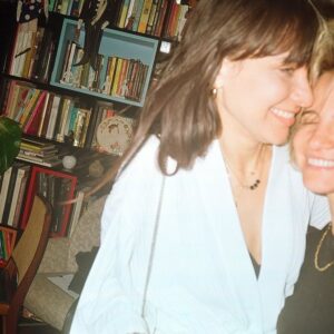 Bianca Comparato Instagram - Analógicas de uma noite especial. 
muita troca, amor e amigos amados.
