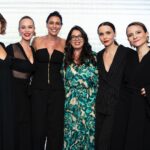 Bianca Comparato Instagram - Acho que amizade é isso. Que honra fazer parte do #powertripsummit2024 da Marie Claire. O maior encontro de lideranças feminias do Brasil. Uma revista que desde 1937 na França tem como mote dar voz as mulheres. Obrigada @mariaritaalonso e @dtofoli . E toda equipe do evento. Obrigada por proporcionar dias inspiradores. Me sinto energizada para o resto ano. Pude trocar com mulheres poderosas e influentes de várias areas. Obrigada @rafaellacaniello e @neriage_ por nos proporcionar roupas que nos fazem sentir tão plenas em nossos corpos. Um movimento muito bonito no comportamento feminino hoje é buscar uma rede de apoio nas amizades, em qualquer momento da vida. Não sei que seria de mim sem as minhas amizades. Essa rede de união tem uma força imensa. Casar e ter filho já não é o sonho de todes, e para seguir a vida se sentindo pertencendo a uma rede, as amizades ganham uma nova proporção. Durante a pandemia, fizemos o @cara.palavra onde a gente recitava poesias, tanto de poetas novos quanto dos mais consagrados. Era uma tentativa de encontrar alguma luz em meio a tantas incertezas. E agora, em 2024, seguimos juntas e criamos essa performance exclusivamente para o Summit, com o mote da “Irmandade Feminina”. Caras Amigas, @aandreiahorta @deborafalabellaoficial @marianaximenes amo vocês e obrigada por tudo. fotos: @fundacaomidia