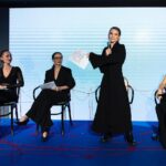 Bianca Comparato Instagram - Acho que amizade é isso. Que honra fazer parte do #powertripsummit2024 da Marie Claire. O maior encontro de lideranças feminias do Brasil. Uma revista que desde 1937 na França tem como mote dar voz as mulheres. Obrigada @mariaritaalonso e @dtofoli . E toda equipe do evento. Obrigada por proporcionar dias inspiradores. Me sinto energizada para o resto ano. Pude trocar com mulheres poderosas e influentes de várias areas. Obrigada @rafaellacaniello e @neriage_ por nos proporcionar roupas que nos fazem sentir tão plenas em nossos corpos. Um movimento muito bonito no comportamento feminino hoje é buscar uma rede de apoio nas amizades, em qualquer momento da vida. Não sei que seria de mim sem as minhas amizades. Essa rede de união tem uma força imensa. Casar e ter filho já não é o sonho de todes, e para seguir a vida se sentindo pertencendo a uma rede, as amizades ganham uma nova proporção. Durante a pandemia, fizemos o @cara.palavra onde a gente recitava poesias, tanto de poetas novos quanto dos mais consagrados. Era uma tentativa de encontrar alguma luz em meio a tantas incertezas. E agora, em 2024, seguimos juntas e criamos essa performance exclusivamente para o Summit, com o mote da “Irmandade Feminina”. Caras Amigas, @aandreiahorta @deborafalabellaoficial @marianaximenes amo vocês e obrigada por tudo. fotos: @fundacaomidia