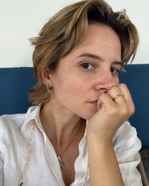 Bianca Comparato Instagram - Entre os dias 17 e 19 de abril acontece a feira Mip TV em Cannes, uma iniciativa super importante pro nosso mercado e a série João Sem Deus está participando por lá. Não há ainda previsão de estréia no Brasil, mas já queria dizer que é uma parceria do @canalbrasil e @tvioficial de Portugal - assitam! A série conta a história de João de Deus através da ótica feminina e não vejo a hora de dividir mais sobre esse trabalho intenso e forte com vocês. Foi lindo! Aí vão algumas fotos e já já trago mais news!