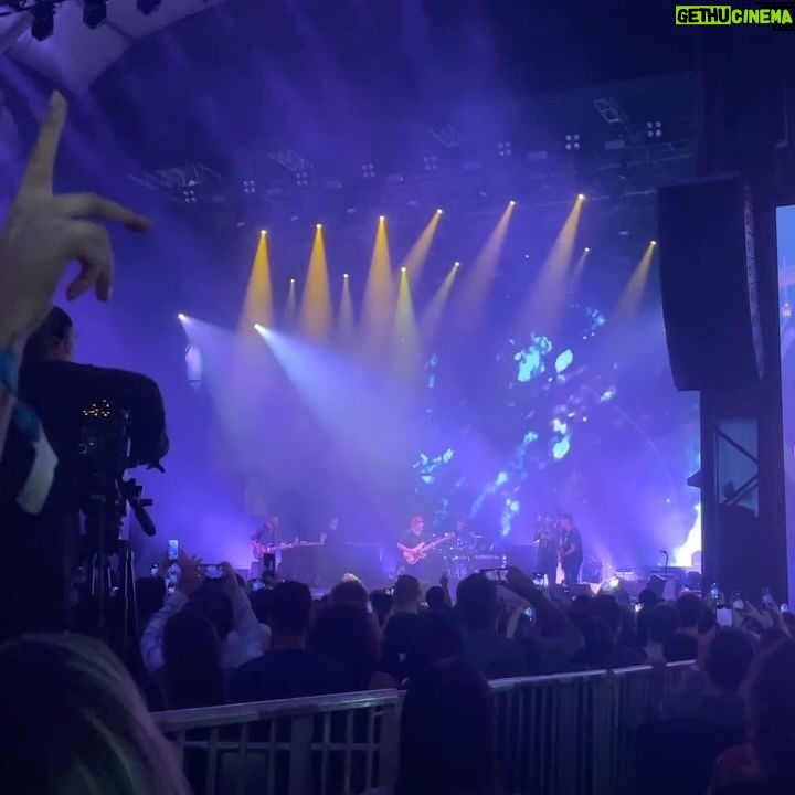 Bianca Comparato Instagram - isso foi ontem. almoço delicia entre amigos, música boa e afeto. @c6fest que festival perfeito! Já ansiosa pro ano que vem. obrigada @priborgonovi @pbpr__ @galvaoleo por proporcionar esse dia.
