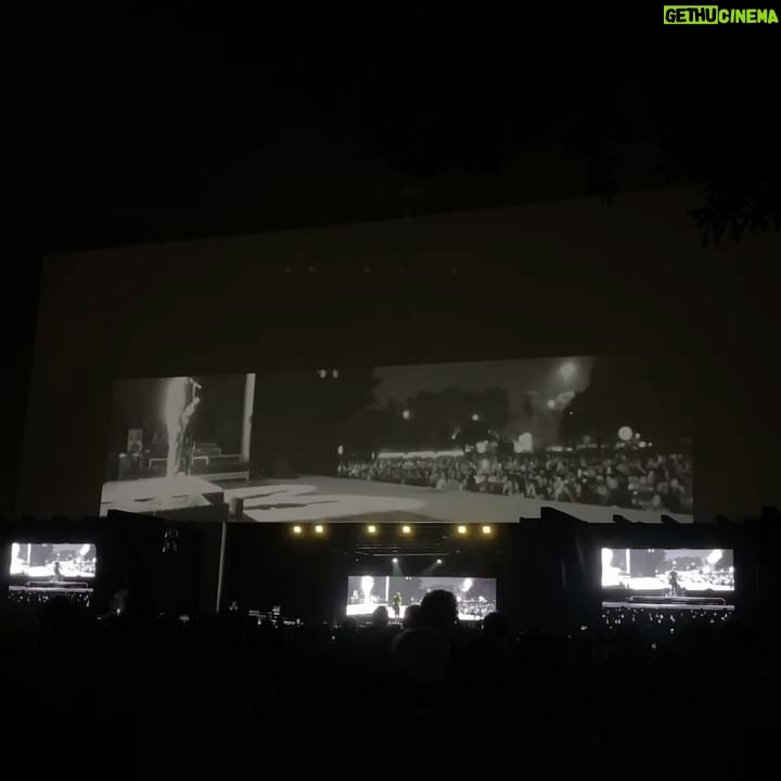 Bianca Comparato Instagram - isso foi ontem. almoço delicia entre amigos, música boa e afeto. @c6fest que festival perfeito! Já ansiosa pro ano que vem. obrigada @priborgonovi @pbpr__ @galvaoleo por proporcionar esse dia.