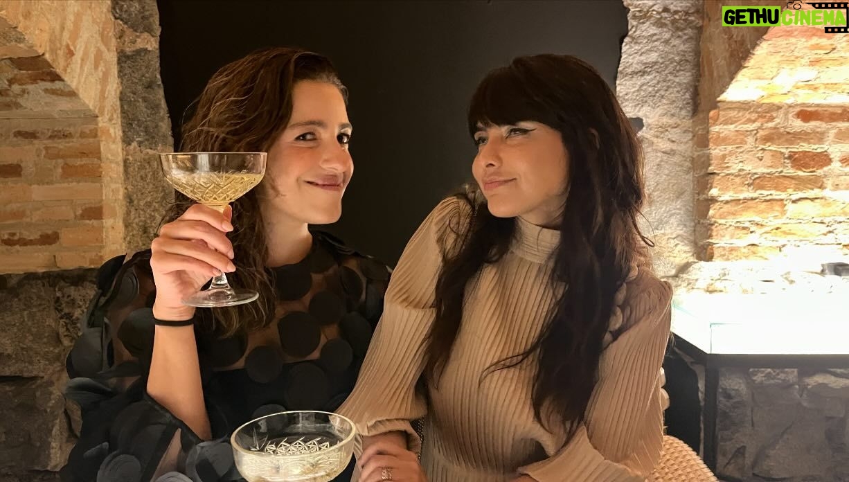 Bianca Comparato Instagram - 🎶 quem não gosta de samba bom sujeito não é 🎶 dump dos últimos dias repletos de amigos e afetos @marianaximenes melhor anfitriã. :: Amazing last couple of days. Filled with old friends and new friends. Congratulations @caileespaeny and Wagner on Civil War. Out now! Must must watch. Cailee such a pleasure to meet you and chat about art and life.