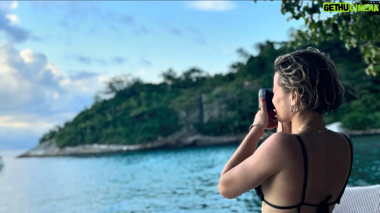 Bianca Comparato Instagram - Al mare com amigos no paraíso. fotos por Luizas @luizasdias e @luisabianchetti
