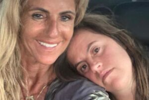 Bibá Pitta Instagram - Há imagens que falam mais do que quaisquer palavras pelo Amor que  elas representam …. 🥰 é assim ou não é minha gente querida ? 

Bom fim de semana☀️

#euetu#filhalinda #specialgirl #semprejuntas #amorquenãosemede #💕