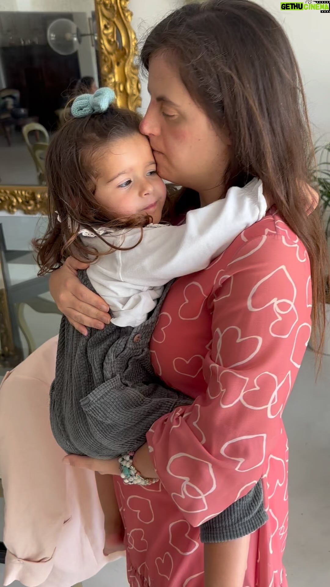Bibá Pitta - 10.8K Likes - Quando estamos juntos em família é isto ( faltam alguns 😔)
Muito amor, muita risada , muita brincadeira … tudo muito🥰
No amor dos filhos e dos netos encontramos o verdadeiro significado do amor incondicional , não é assim minha gente querida ?
Beijinhos, dia feliz☀️
#amordefamilia #amorquenaosemede #todosjuntos #❤️