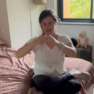 Bibá Pitta Instagram - 7.30 da manhã a nossa Special Girl já tem a caminha feita , está toda arranjada( escolha a roupa que quer vestir ) e fica  á minha espera para tomarmos o pequeno almoço 💕!! 
Sai de casa às 8 todos os dias…
Esta nossa Special Girl é demais…

É inspirador ver esta força e como ela segue o seu caminho mostrando-nos que a diferença não a impede de querer crescer, aprender e ajudar a “educar”tanta gente que não acredita que na Diferença tudo é possível!!!

#independência #diversidade #inspiradora #💕

Beijinhos fiquem bem ! 🩷
