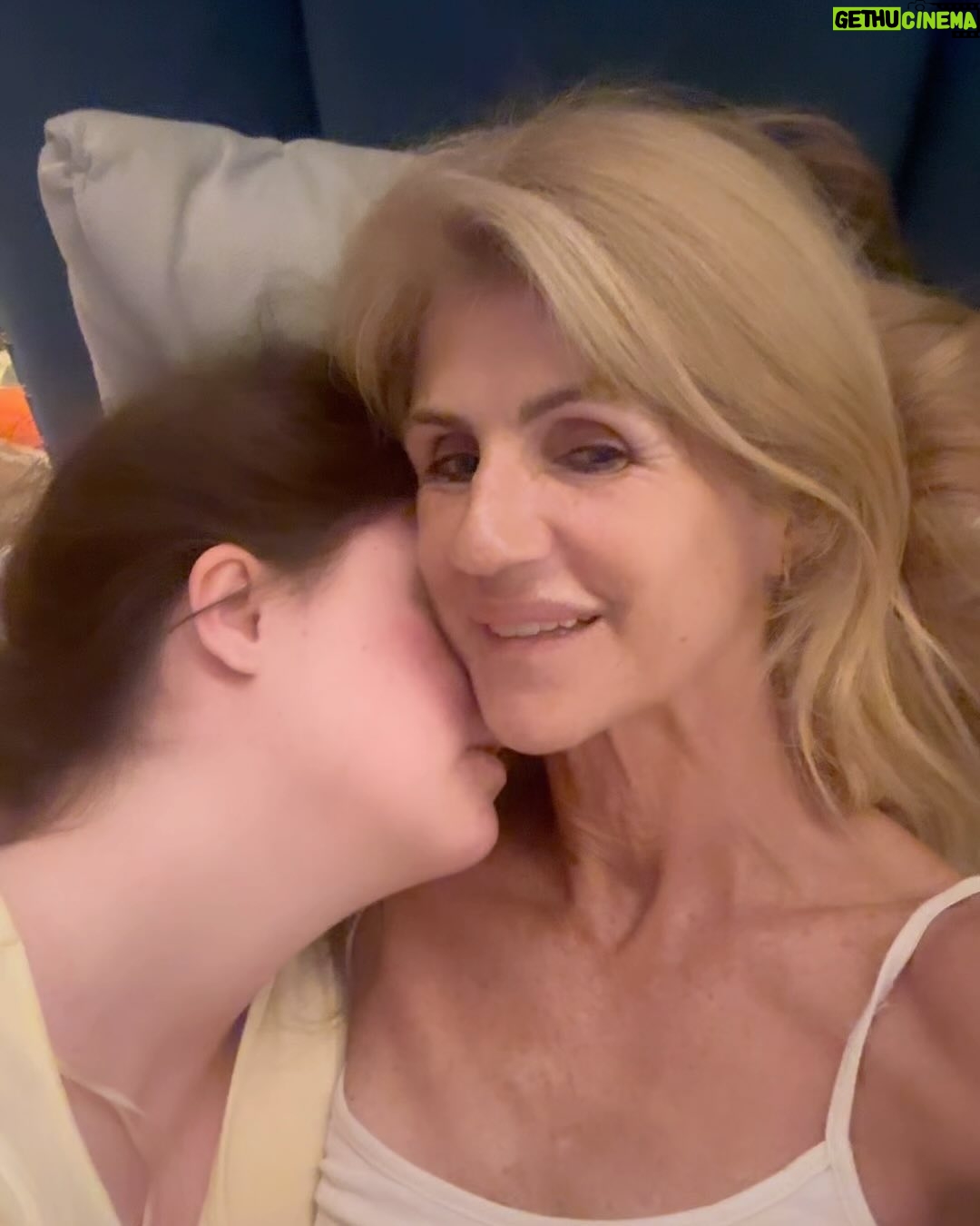 Bibá Pitta - 9.7K Likes - Querida MÃES hoje quero honrar todas as mães incríveis e fantásticas por toda dedicação,amor incondicional e pela a força inabalável que temos que ter todos os dias 🥰!
Que este dia seja cheio de amor e reconhecimento merecido pelos nossos adorados filhos(as) !!
Ser MÃE É SER TUDO!! ❤️
Beijinhos e um dia super mega feliz junto da família ❤️
#diadamae #amorquenaosemede #❤️