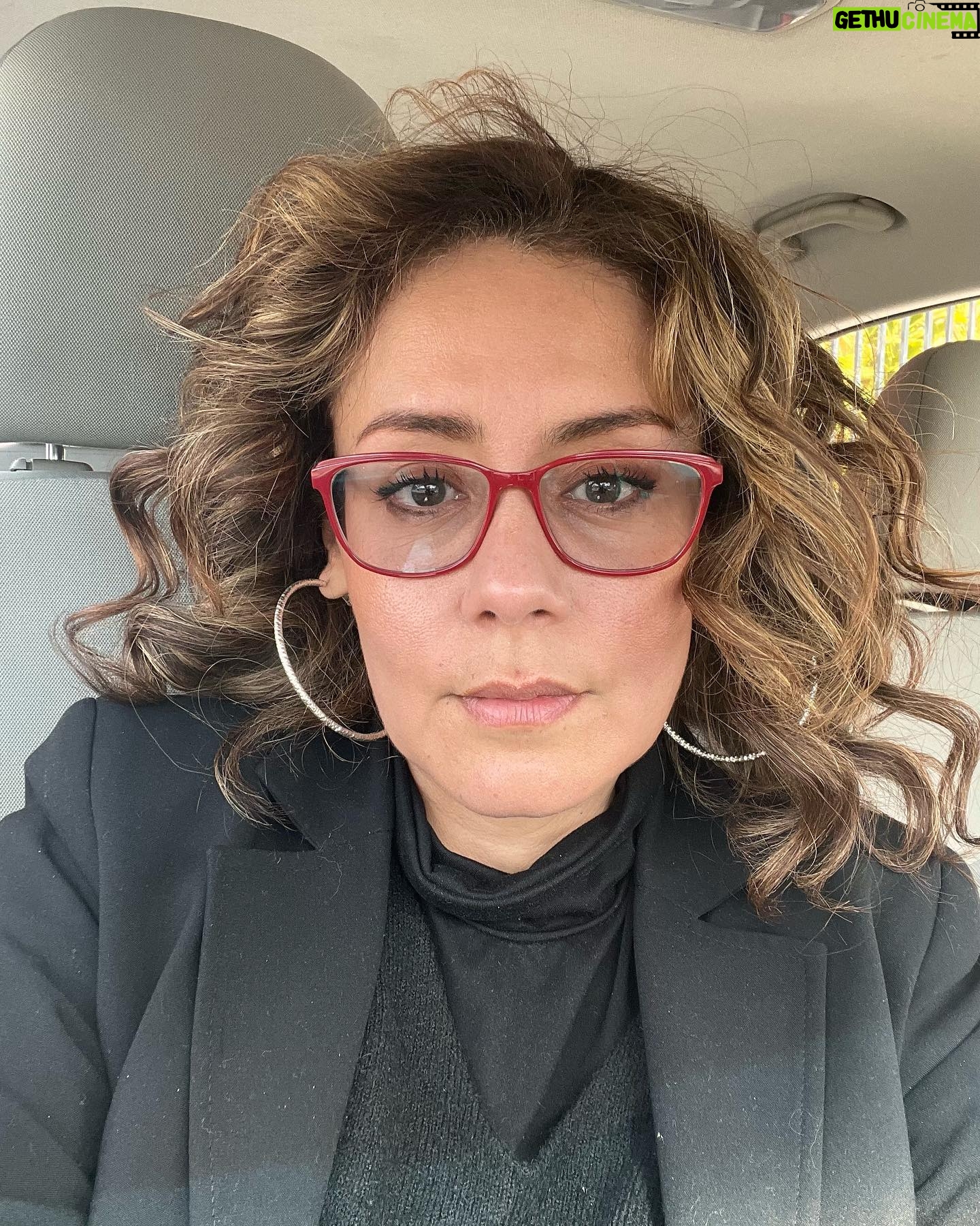 Bibiana Navas - 2.1K Likes - Paso a desearles un mes de Marzo maravilloso 🥰lleno de aprendizaje y felicidad . Y a preguntar a las “cuarentonas” como yo … no les pasa que en estos maravillosos 40’s .. por alguna razón se empiezan a comportar como si tuvieran 20? 🤭 o soy solo yo ? Los leo #sweet40 #40 😂
