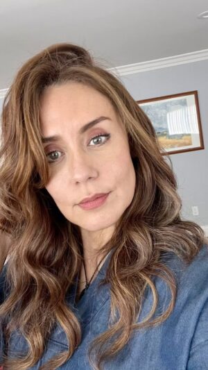 Bibiana Navas Instagram - Una y otra vez me tengo que decir a mi misma .. “don’t worry about a thing “porque será que siempre andamos preocupados por todo , que difícil es confiar y soltar . Mantra del día “CONFIAR Y SOLTAR “ ☺️🙏