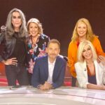 Bibiana Fernández Instagram - Pues, si como dice la canción Digan lo que digan, trabajar con amigos es un lujo, y hay que disfrutar lo que se pueda @tardeartv al volante @frankblanco_oficial y primeras del ranking @carolinaferreamat servidora @susanadiazandalucia y mi @mariovaquerizooficial te Lo❤️y