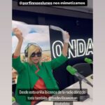 Bibiana Fernández Instagram - Un día tranquilo, despierto rodeada de mis muñecos, no quieren que trabaje, primera foto cara de borrego degollado, a ver si me convence, todos al pasillo como en El resplandor , la unión hace la fuerza, @porfinnoeslunes un poco de @locomiaoficial vuelta a casa, me falto un buen pan 🥖, es actor principal, lo pones en sartén con una gota de aceite, en otra tomates cherry cortados , con albahaca orégano y sal maldon, cuando esté listo, colocar tomate, una burrata un poco de modena aove y anchoas, tarde libre fútbol @realmadrid y ahora final femenina del @mutuamadridopen , que alegría tiempo para las simples cosas ❤️