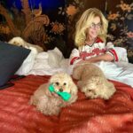 Bibiana Fernández Instagram - Definitivamente tengo que abandonar la cama, esto era lo que quería decir tocarme el papo 😱🙈que buen finde de charla cine y juegos con estos tres , pero como dice @_valeriavegas_ homenaje a #teresacampos amiga, vaya terminando 🤷‍♀️