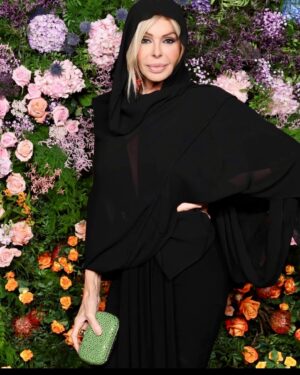 Bibiana Fernández Instagram - Mañana 13 esta que escribe cumple 70 años, vividos quemados bebidos solo tengo palabras de gratitud para con la vida, estoy tan feliz como desbordada, pero quien se va a quejar de tener trabajo, desafíos nuevos,  como cantaba la gran #mercedessosa gracias vida ❤️