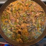 Bibiana Fernández Instagram - El cartel peimer@s espadas, la comida un scandalo, lastima que con las risas y el cachondeo, no le hicimos fotos al jamón los mejillones y dos torrijas imperiales @_valeriavegas_ @jorgecalvo_oficial @idtm la paella si, eso no tenia parangón, trajeron hasta el butano , ha sido un martes santo ❤️🙏🏻gracias familia y menos Juana y Elvis, él resto toda la familia perruna