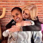 Bibiana Fernández Instagram - Mañana 13 esta que escribe cumple 70 años, vividos quemados bebidos solo tengo palabras de gratitud para con la vida, estoy tan feliz como desbordada, pero quien se va a quejar de tener trabajo, desafíos nuevos, como cantaba la gran #mercedessosa gracias vida ❤️